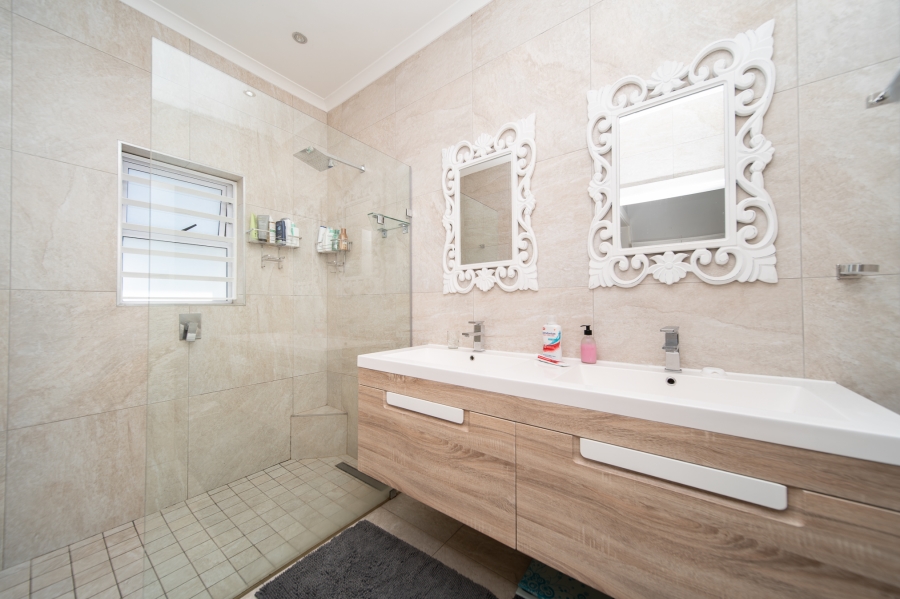 5 Bedroom Property for Sale in Selborne Eastern Cape